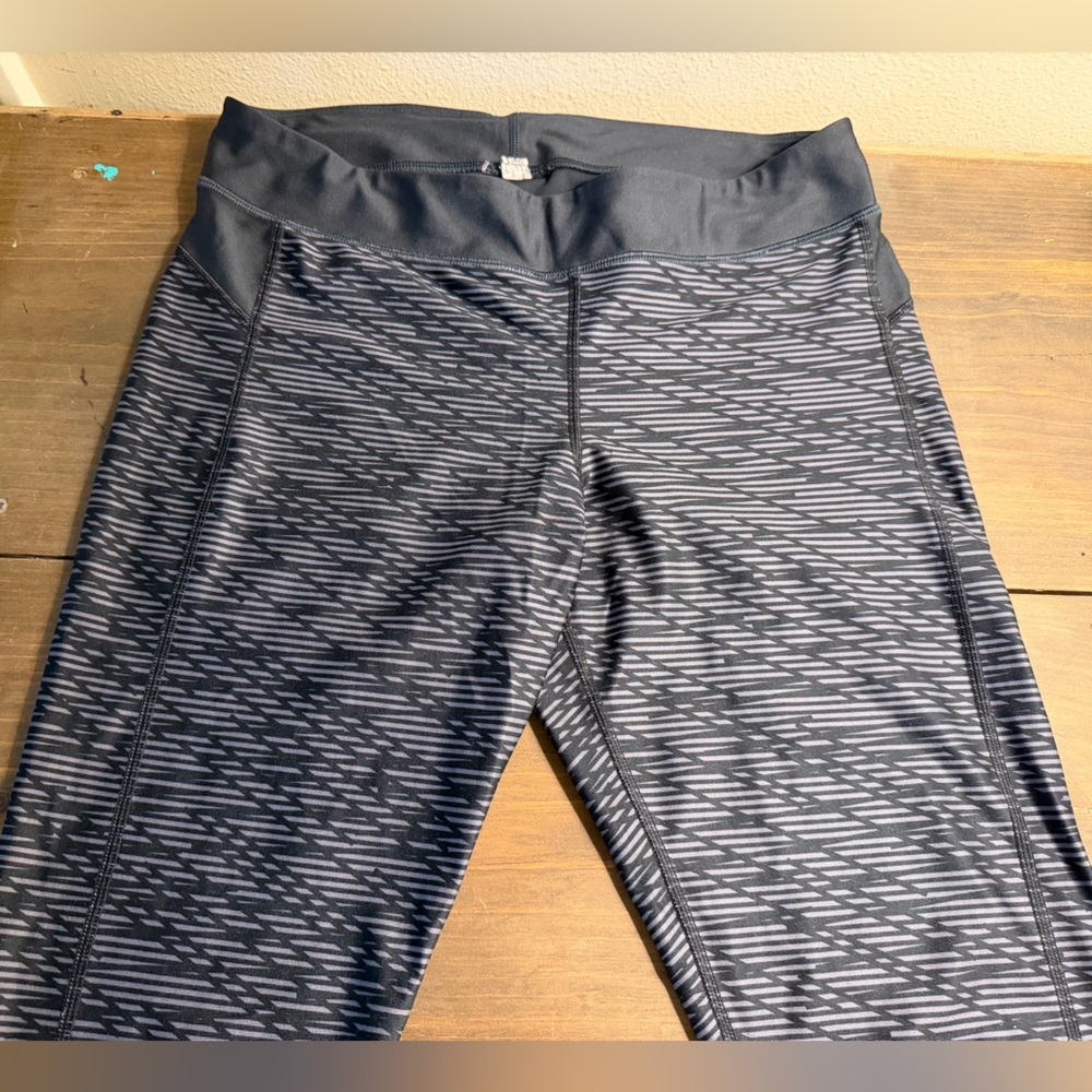 Gray Patterned Leggings Under Armour Capri